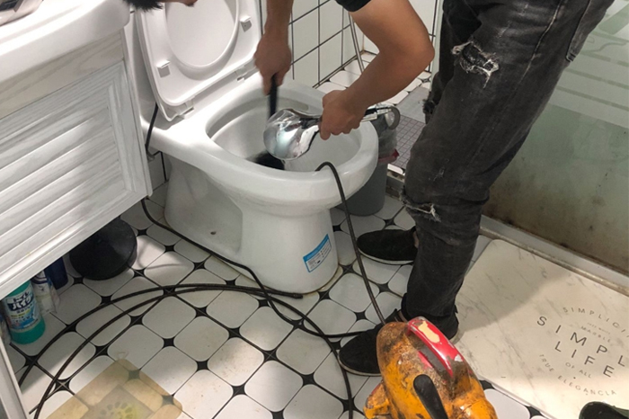 小榄马桶堵塞自己疏通还是找师傅？专业上门服务让你省时更省心